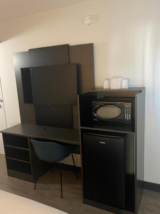 Hotel 6-bakersfield, Ca - South 3*