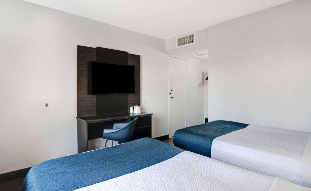 6-bakersfield, Ca - South 3* Bakersfield