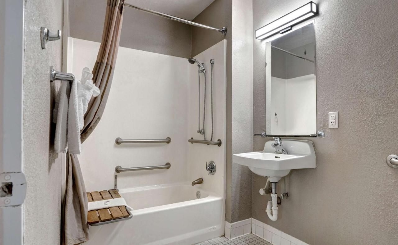 Hotel 6-bakersfield, Ca - South 3*