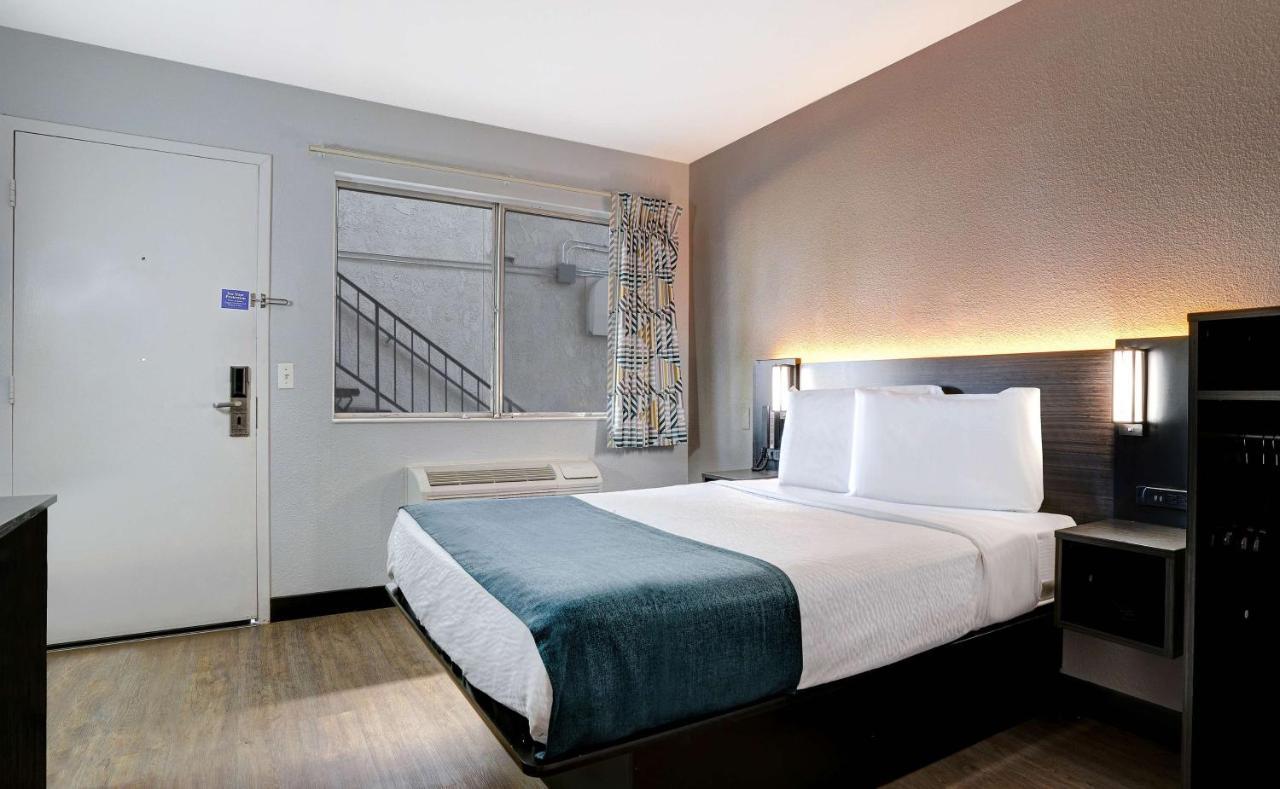 Hotel 6-bakersfield, Ca - South 3*